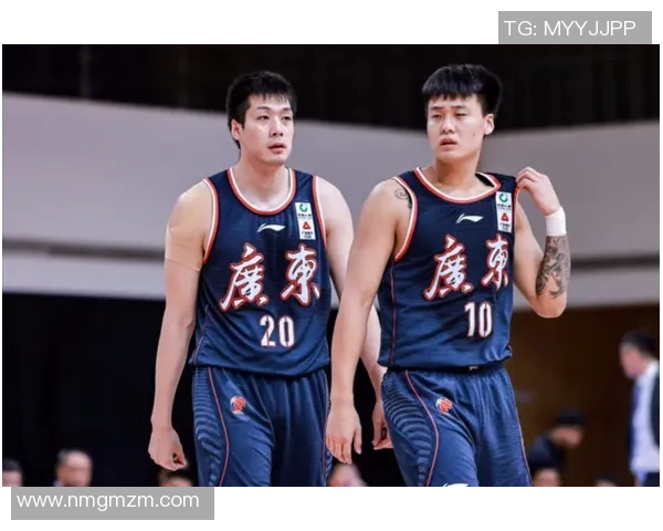 圣保罗与华斯高激战正酣谁能在这场较量中笑到最后