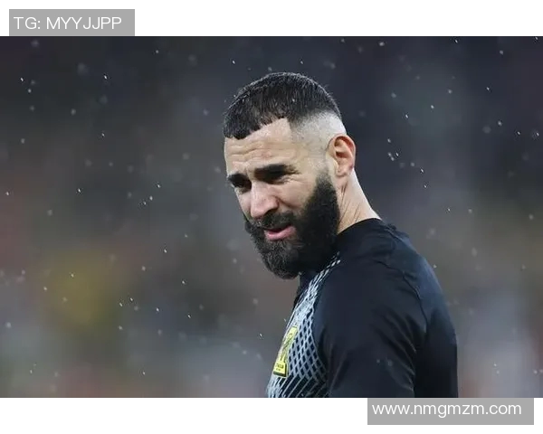 本泽马的传奇之路：从天才少年到世界足球巨星的蜕变与辉煌