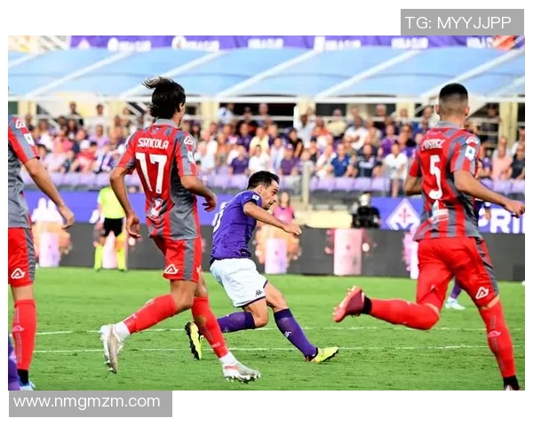 米兰与佛罗伦萨激战正酣比分揭晓精彩瞬间回顾 米兰与佛罗伦萨激战正酣比分揭晓精彩瞬间回顾