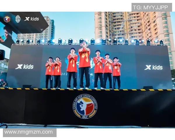 重庆飞盘队在世界街舞大赛中以57分领先积分榜,展现出色实力与团队默契 重庆飞盘队在世界街舞大赛中以57分领先积分榜,展现出色实力与团队默契