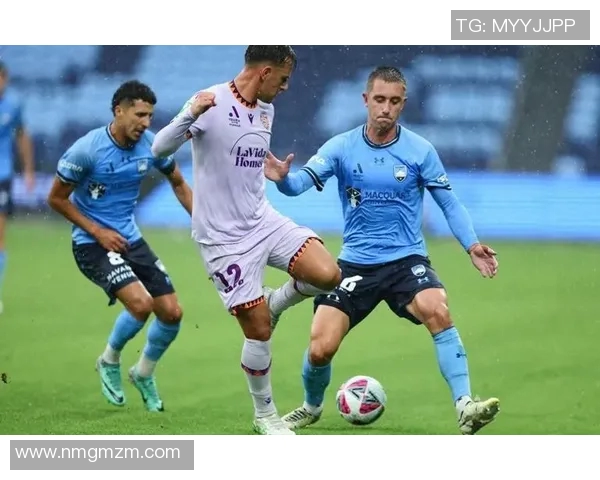 中央海岸与伯斯光荣的激烈对决展现澳超联赛的精彩与魅力